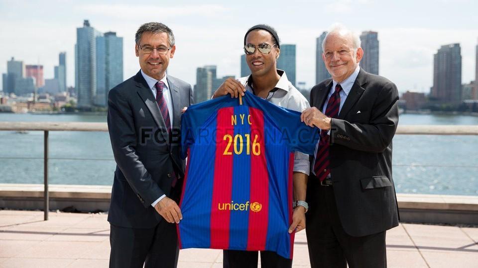 FC Barcelona New York Office Ronaldinho Bartomeu