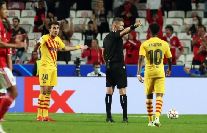 Eric Garcia war beim 0:3 bei Benfica Lissabon erneut überfordert.