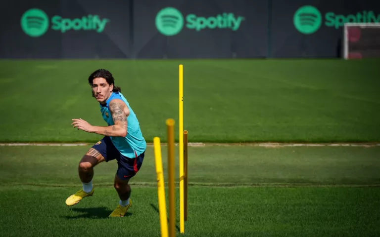 Hector Bellerin FC Barcelona Training