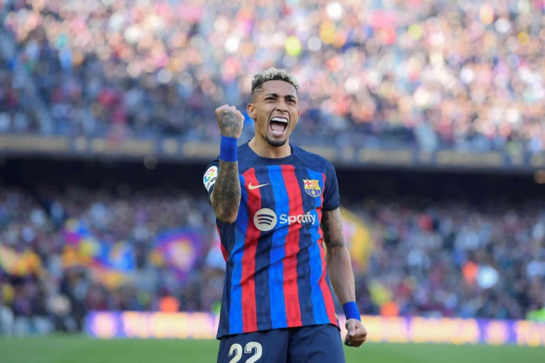 Verschossener Elfmeter und Rot: Barcelona schlägt Valencia in Unterzahl