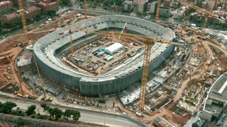Wie läuft’s am Camp Nou? Drohne filmt Stand beim Umbau
