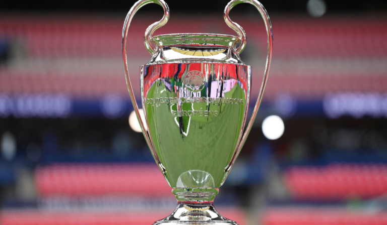 Seit 2015 jagt der FCB diesen Pokal.