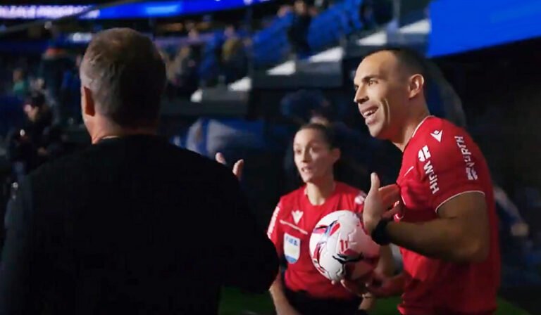 Schiedsrichter von Flick zur Rede gestellt: „Warum sollten wir ein Abseits erfinden?“