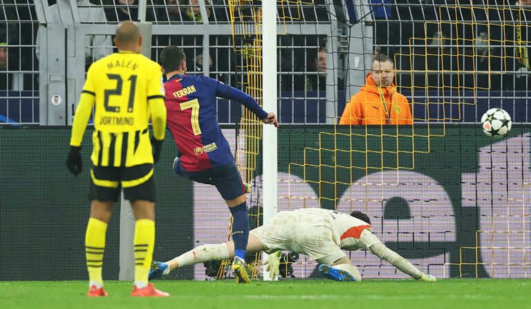 Highlights Borussia Dortmund 2:3 FC Barcelona | Torres ist das Ass im Ärmel