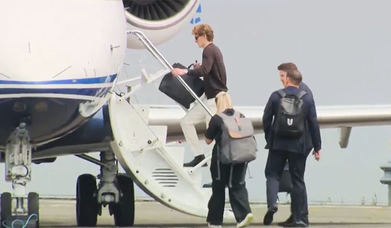 Hier steigt Gordon in den Flieger nach Barcelona